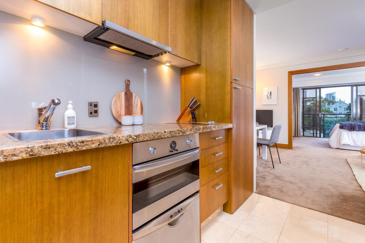 Stylish Central City Apartment With Pool And Gym Auckland Zewnętrze zdjęcie